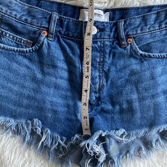 We The Free Button Fly Frayed Hem Denim Jean Shorts Size 27 - Picture 9 of 11